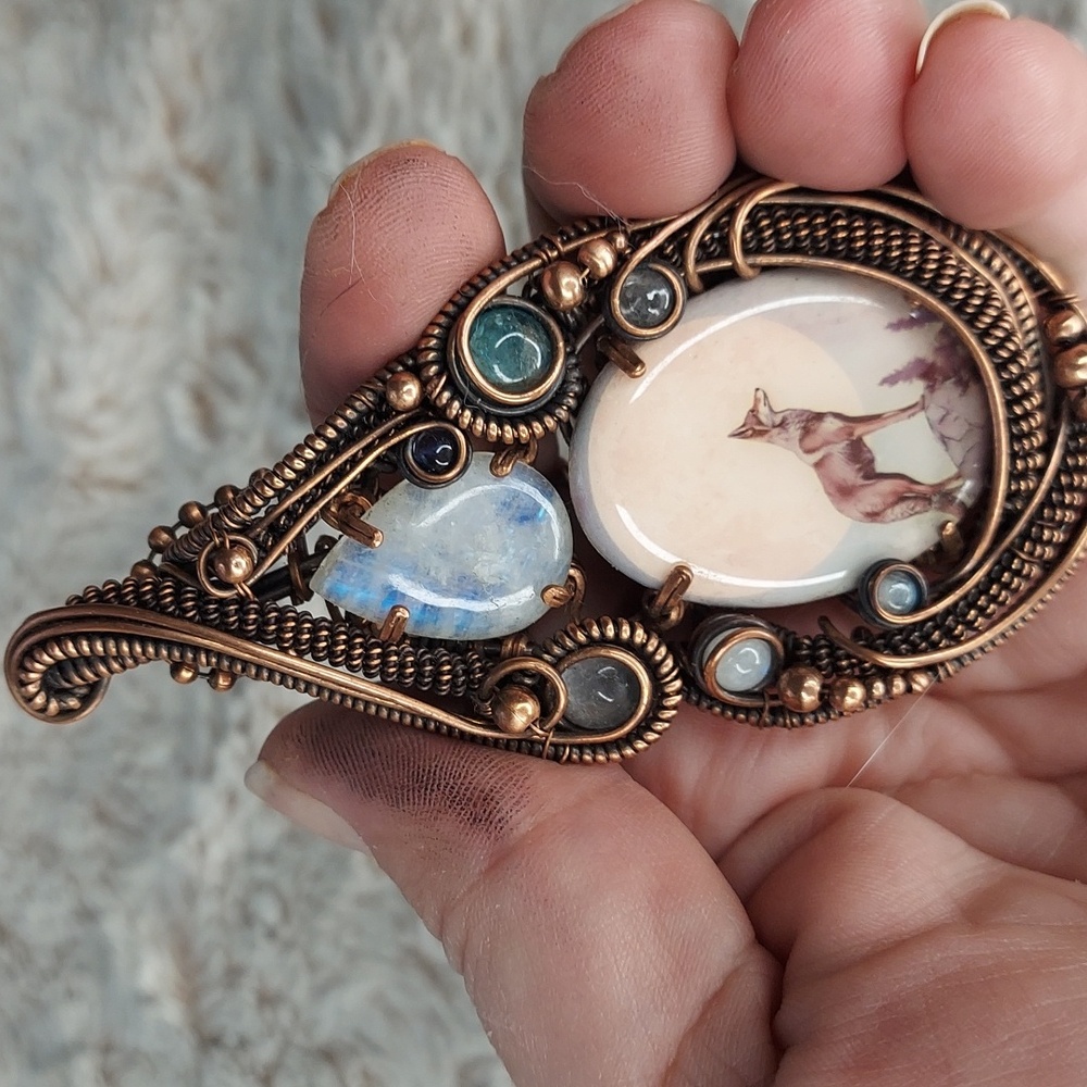 Elegant Copper & Gem Stones Wolf Pendant Necklace - Picture 3 of 3